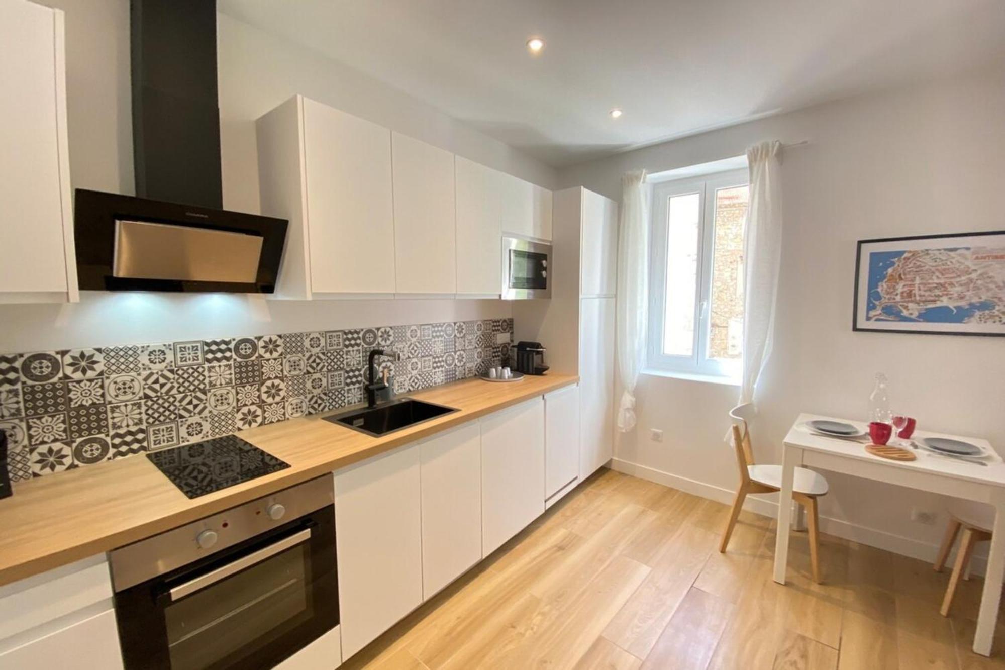 06An - Beautiful Apartment In The Heart Of Old 앙티브 외부 사진